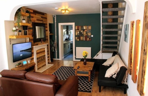 Landore House | Stylish, Comfortable House, sleeps 4 to 6