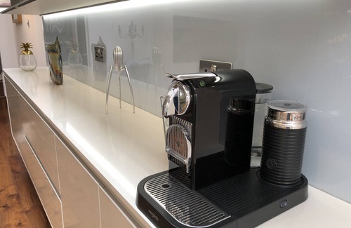 Nunhead House | Stylish & Comfortable Home in Peckham; Conveniently located for Central London