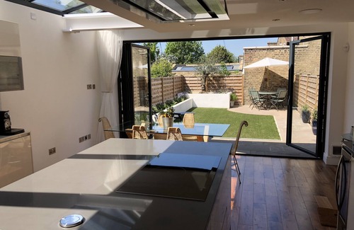 Nunhead House | Stylish & Comfortable Home in Peckham; Conveniently located for Central London