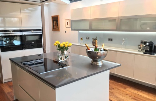 Nunhead House | Stylish & Comfortable Home in Peckham; Conveniently located for Central London