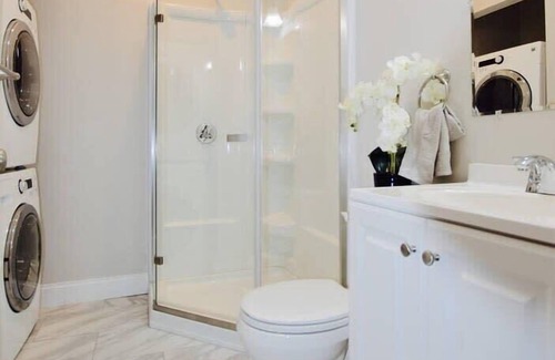 Highland Park Condo | Stylish, Comfortable Luxury | Near T