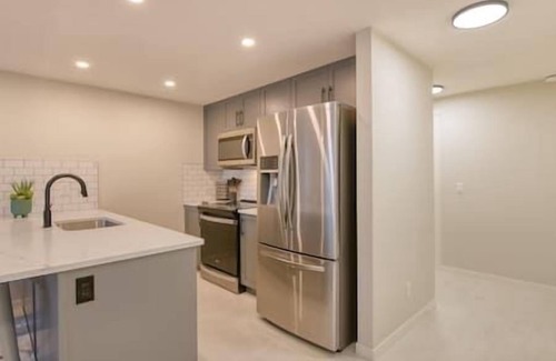 Northwest Calgary Apartment | Stylish & Comfy Mountain Escape King Bed 1 Hour from Banff National Park