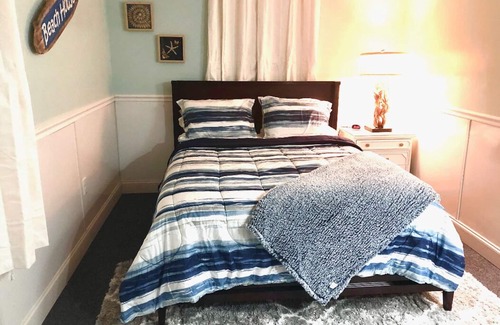 San Carlos Park House | ★Stylish & Comfy★ Private Entry, ♛Queen Bed + Pkg