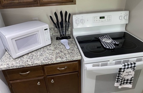 North San Antonio - SAT Condo | Stylish Condo Baptist H. DWTN 6 Flags River Walk pearl Cantera Sea World Central