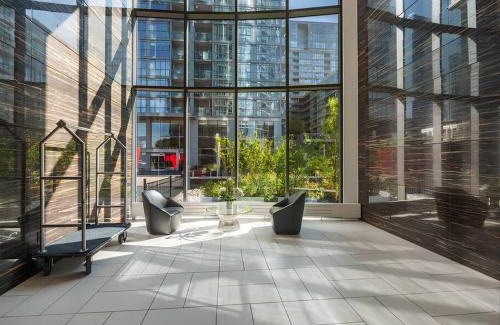 CityPlace Apartment | Stylish Condo Downtown Near CN Tower - Free parking