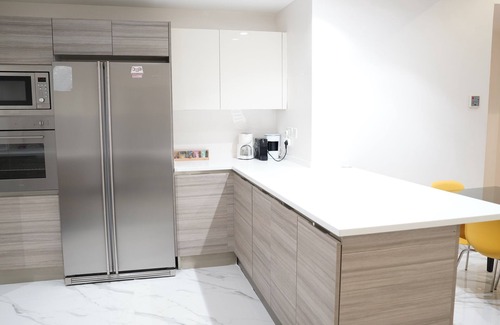 Jeddah Apartment | stylish condo * gym * shaded parking * super location