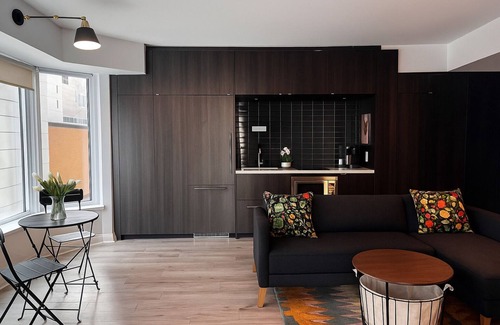 Bloor-Yorkville Condo | Stylish Condo in Yorkville