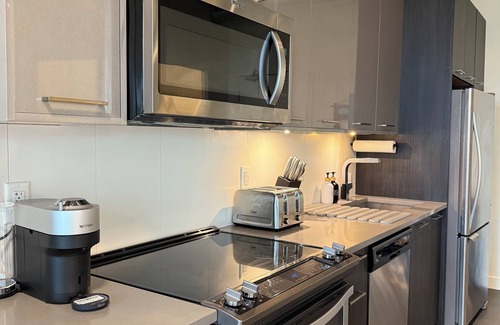 East Village Condo | Stylish Condo, Riverview, Downtown East Village, Mins to Stampede/Saddledome