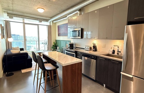 East Village Condo | Stylish Condo, Riverview, Downtown East Village, Mins to Stampede/Saddledome