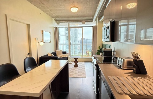 East Village Condo | Stylish Condo, Riverview, Downtown East Village, Mins to Stampede/Saddledome