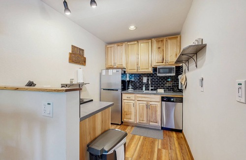 South Lake Tahoe Condo | Stylish Condo - Private Beach Access, Shared Hot Tub, Pools, Marina & Firepit