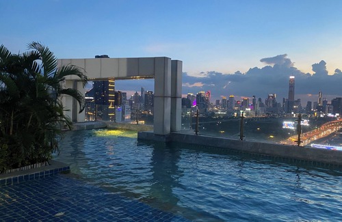 Makkasan Apartment | Stylish Condo w/Kingsize-Bett, Office-Setup & Pool @ MRT Rama9