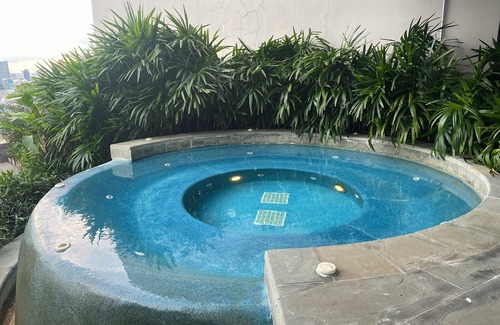 Makkasan Apartment | Stylish Condo w/Kingsize-Bett, Office-Setup & Pool @ MRT Rama9