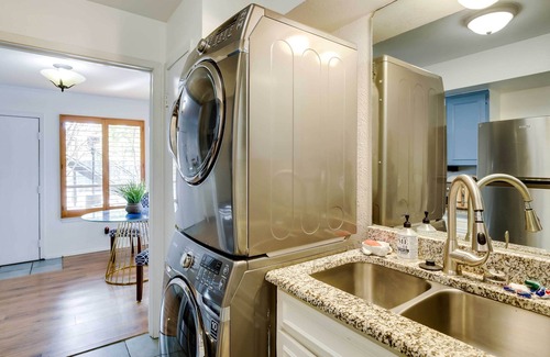 Knox - Henderson Condo | Stylish Condo w/Pool in Knox Henderson!
