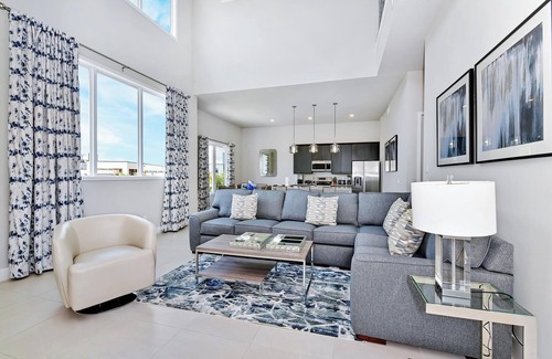 Reunion Condo | Stylish Condo with Foosball Table near Disney with Resort & Waterpark Access -.