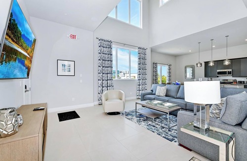 Reunion Condo | Stylish Condo with Foosball Table near Disney with Resort & Waterpark Access -.