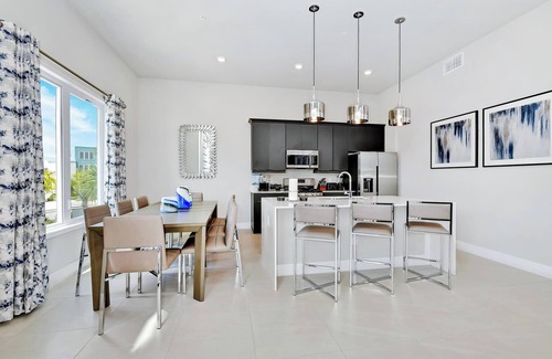 Reunion Condo | Stylish Condo with Foosball Table near Disney with Resort & Waterpark Access -.