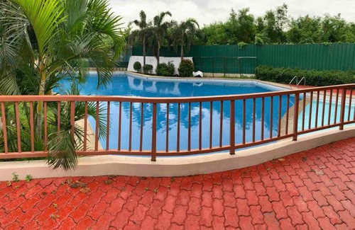 Muntinlupa Apartment | Stylish Condo with Netflix and FREE Pool Access