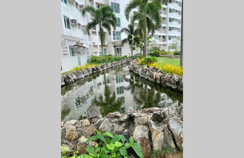 Muntinlupa Apartment | Stylish Condo with Netflix and FREE Pool Access