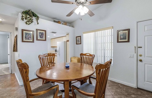Palm Springs Condo | Stylish Condo with Panoramic View & Community Pool