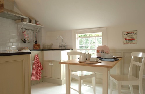 Gunwalloe Cottage | Stylish, contemporary cottage for two close to the sea, beaches and village pub