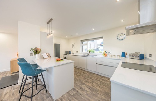 Criccieth Cottage | Stylish Contemporary Bungalow with Far-Reaching Sea Views | Yr-Awel