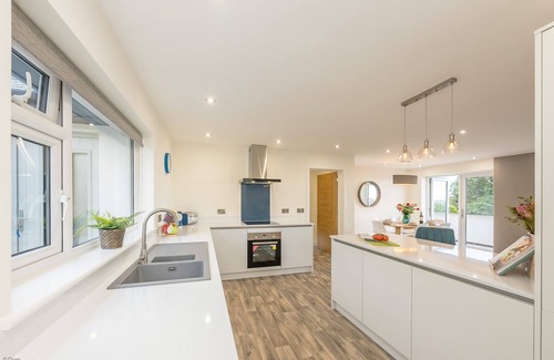 Criccieth Cottage | Stylish Contemporary Bungalow with Far-Reaching Sea Views | Yr-Awel