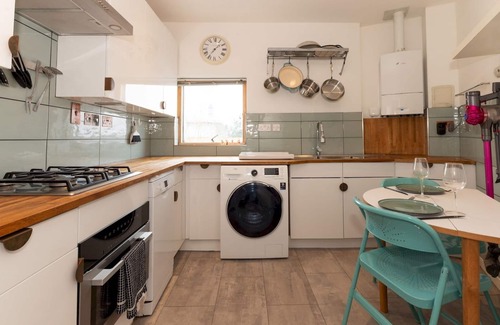 Mapesbury Apartment | Stylish & Cosy Apartment -10 Mins to Central London