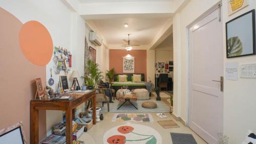 Hauz Khas Village Apartment | Stylish Cosy Bohemian Studio by HKV Fort. Romantic