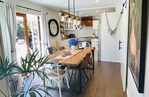 Bishopdale Cottage | Stylish cottage close 2 Airport