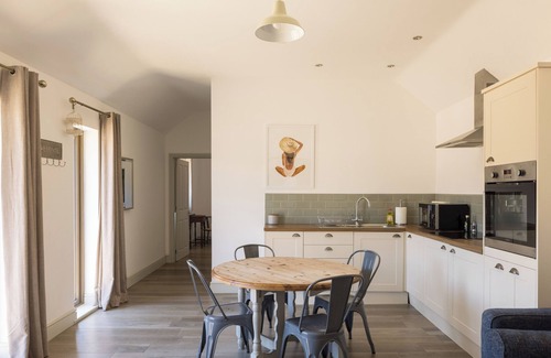 Croydon Cottage | Stylish cottage, courtyard views, countryside location, 20 mins to Cambridge
