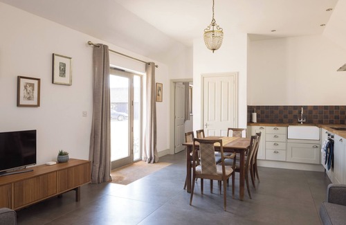 Croydon Cottage | Stylish cottage, courtyard views, countryside location, 20 mins to Cambridge