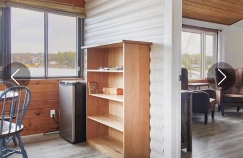 Selwyn Cottage | Stylish cottage getaway with stunning water views!