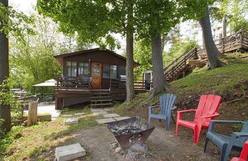 Selwyn Cottage | Stylish cottage getaway with stunning water views!