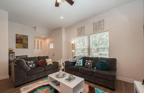 North Houston Apartment | Stylish Cottage in Gated Community with High-Speed Wi-Fi