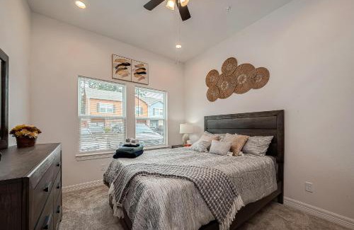 North Houston Apartment | Stylish Cottage in Gated Community with High-Speed Wi-Fi