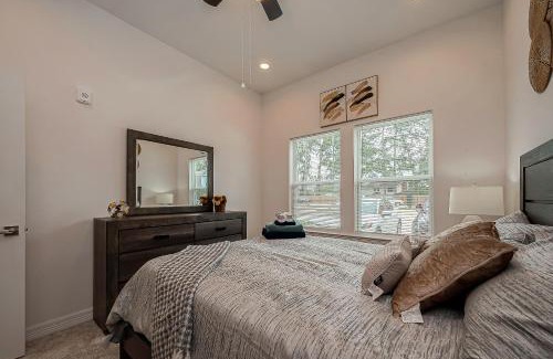 North Houston Apartment | Stylish Cottage in Gated Community with High-Speed Wi-Fi