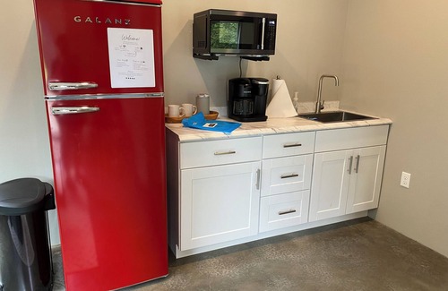 Mount Vernon Cottage | Stylish Cottage located in downtown Mount Vernon!