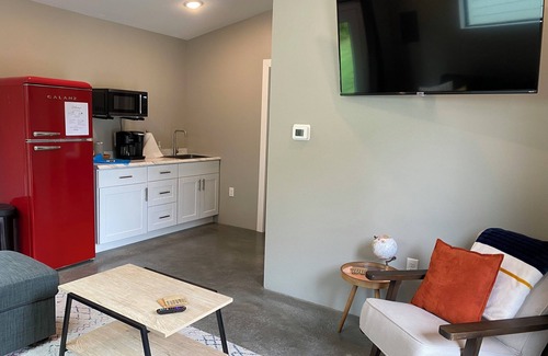 Mount Vernon Cottage | Stylish Cottage located in downtown Mount Vernon!