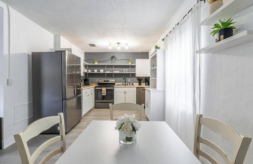 Poiciana Park II Cottage | Stylish Cottage Near Beach, Downtown, and Airport