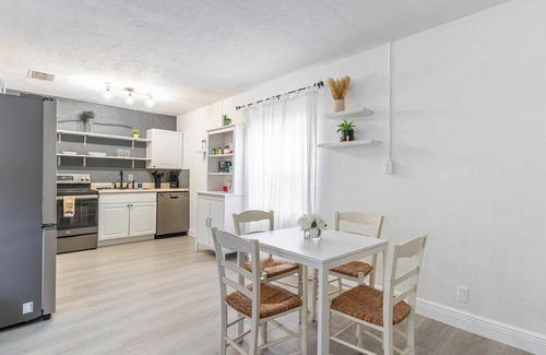 Poiciana Park II Cottage | Stylish Cottage Near Beach, Downtown, and Airport