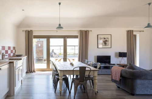 Croydon Cottage | Stylish cottages, countryside views, wood burning hot tubs, 20 mins to Cambridge