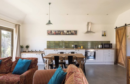 Croydon Cottage | Stylish cottages, countryside views, wood burning hot tubs, 20 mins to Cambridge