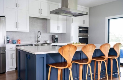Burton House | Stylish Country Escape to Unwind & Relax | Blue Sky Acres