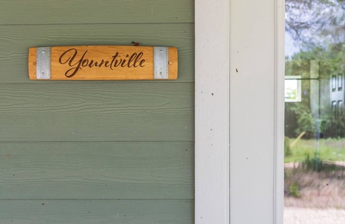 Warrenton House | Stylish Country Getaway | Minutes to Round Top