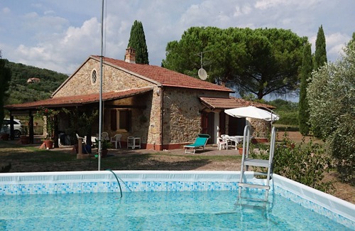 Gavorrano House | Stylish country house with panoramic views on beautifully landscaped grounds.