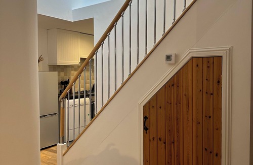 Nine Mile Burn Cottage | Stylish countryside cottage outside Edinburgh