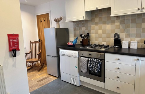 Nine Mile Burn Cottage | Stylish countryside cottage outside Edinburgh