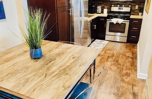 Thousand Oaks Apartment | Stylish & Cozy 1BR Retreat Perfect for Work & Travel Prime Location!