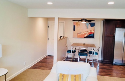 Thousand Oaks Apartment | Stylish & Cozy 1BR Retreat Perfect for Work & Travel Prime Location!